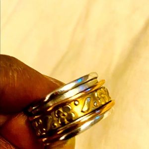 925 Sterling silver unique spinner ring for women. Preowned in good condition.